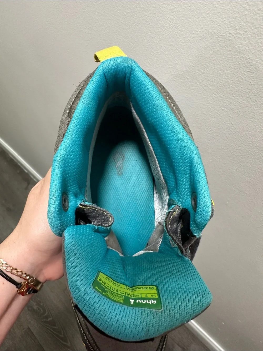Ahnu Sugarpine Waterproof Hiking Boots Women's Size 7 Gray Turquoise F19114G